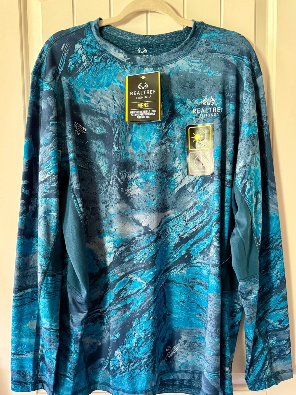 The Realtree Aspect Reversible Performance Fishing Tee. NWT